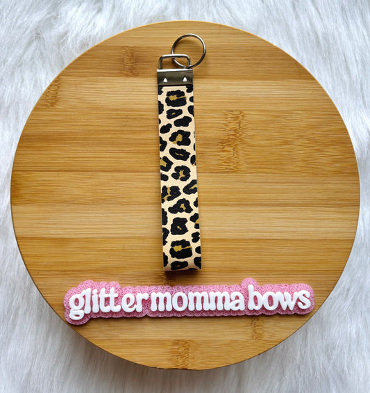 Trendy Leopard Print Wristlet Keychain – Cute Everyday Key Fob Bracelet