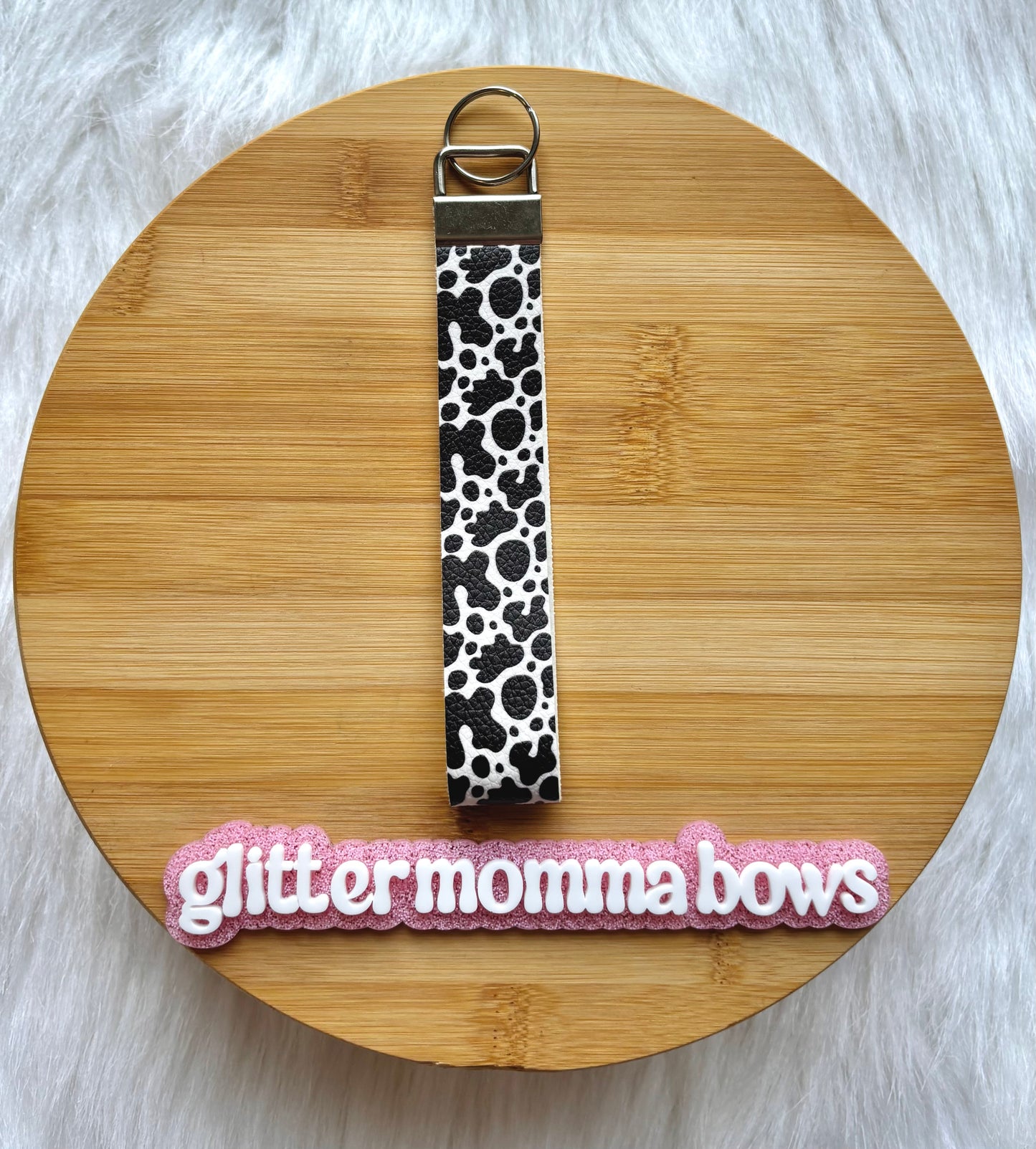 Trendy Cow Print Wristlet Keychain – Cute Black & White Key Fob Bracelet